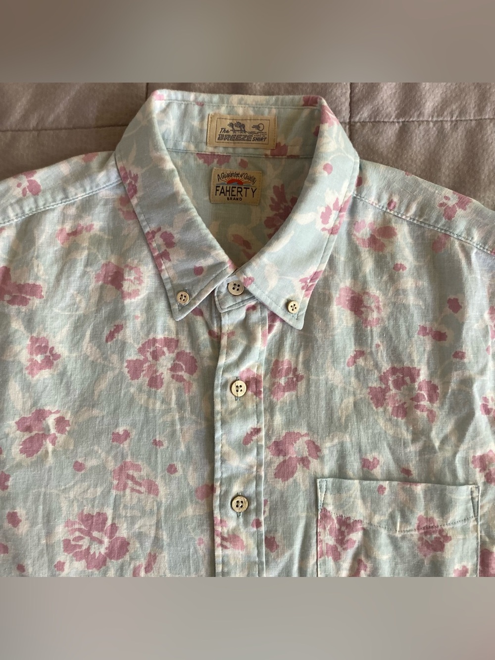 Faherty Breeze Button Up Shirt Men’s Large Blue Pink Floral Linen Short Sleeve